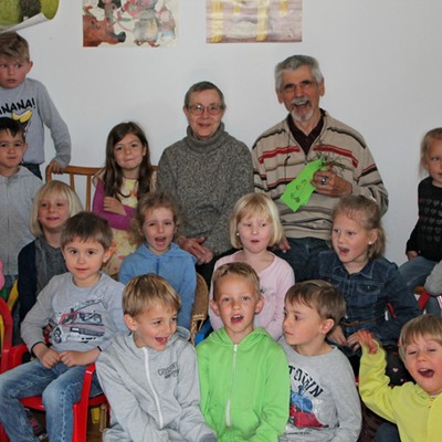 Kindergärtler auf Besuch in der Bibliothek
