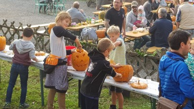 Kürbisschnitzen 2018 (16).jpg