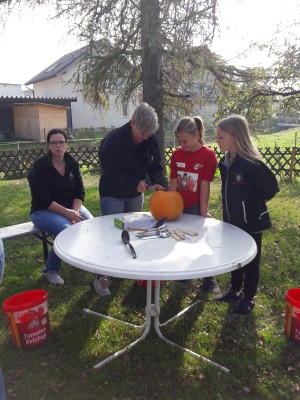 Kürbisschnitzen 2018 (19).jpg