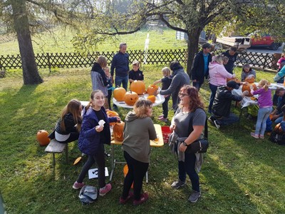 Kürbisschnitzen 2018 (20).jpg