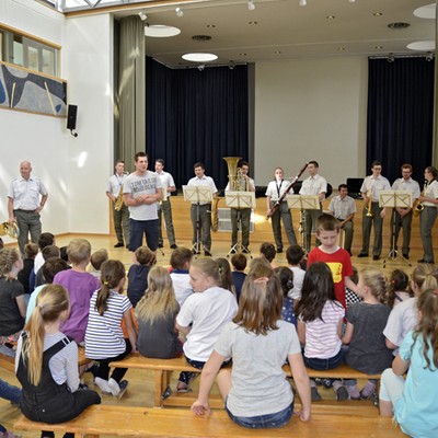 Militärmusik in der Volksschule