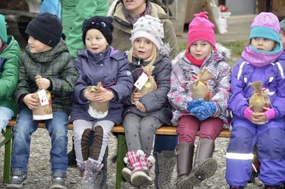 70 Kindergarten Gruppe 1 und 4.jpg
