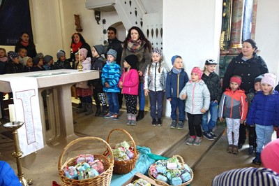 16 Kindergarten_Osterfeier.jpg