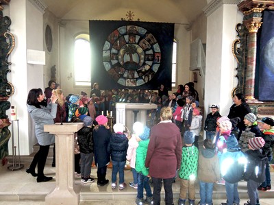 28 Kindergarten_Osterfeier.jpg