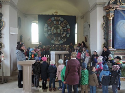 29 Kindergarten_Osterfeier.jpg