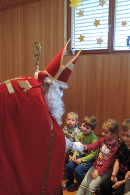 Der Nikolaus zu Besuch im Kindergarten Der Nikolaus zu Besuch im Kindergarten