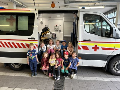 Kindergarten zu Besuch in der Rettungsleitstelle Kindergarten zu Besuch in der Rettungsleitstelle