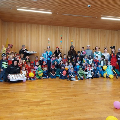 Zauberkünste, Kostüme und süße Krapfen im Kindergarten
