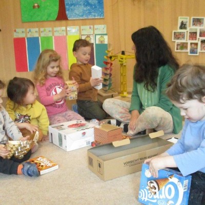 Spielen mit Alltagsmaterialien