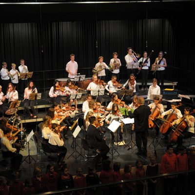 Gemeinsam singen und musizieren wir