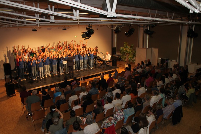 Chor Röns und Schulchor "Young Voices"