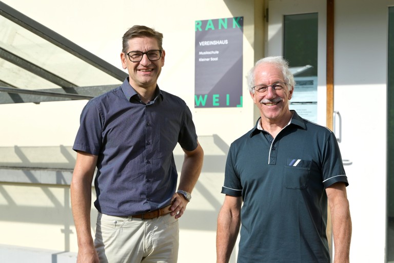 Der neue Musikschulleiter Markus Ellensohn (l.) mit seinem Vorgänger Ingold Breuss © Marktgemeinde Rankweil/ Kevin Zimmermann