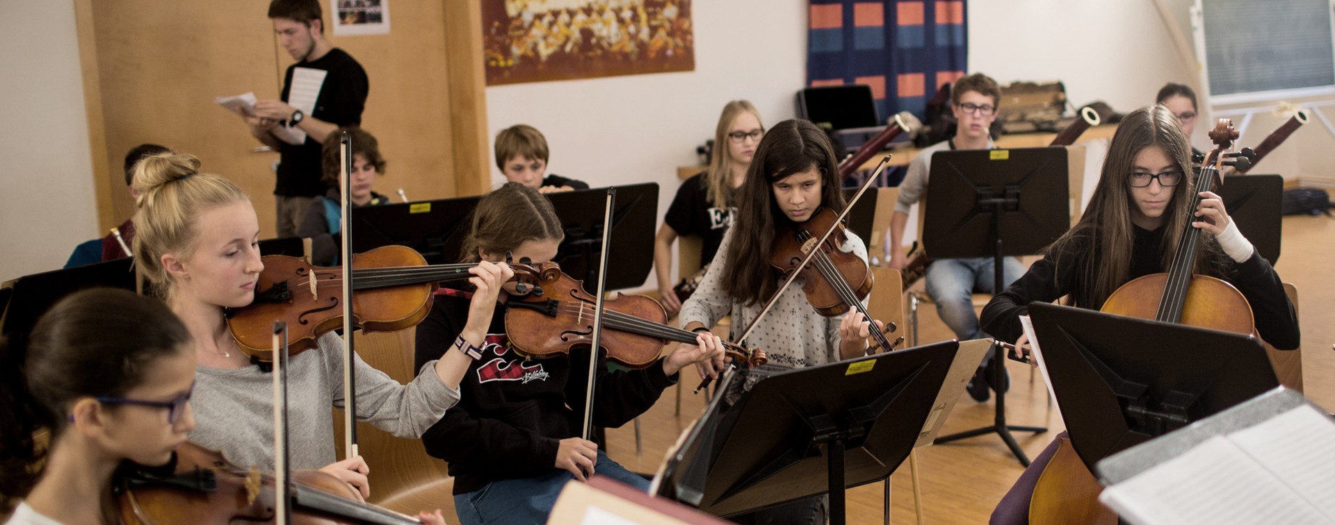 "Das Singen und Musizieren im Chor, im Ensemble und im Orchester sind wichtige Ziele der musikalischen Ausbildung." Lukas Breuss