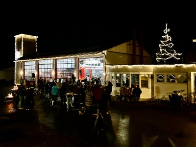 Adventfenster Öffnung und Einschaltfest