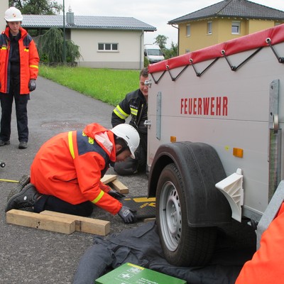 Feuerwehrjugend-Probe mit Hebekissen