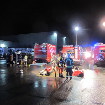 Einsatz 15-2021: t7,r1 Röthis Interpark xy Säure läuft aus 300L Container