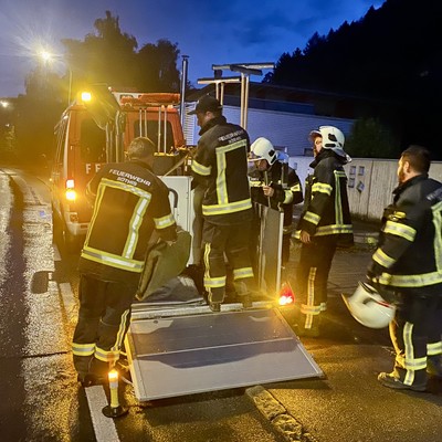 Einsatz 11 - 2023: t9 Walgaustraße xy Wasser in der Garage > Nasssauger werden benötigt.