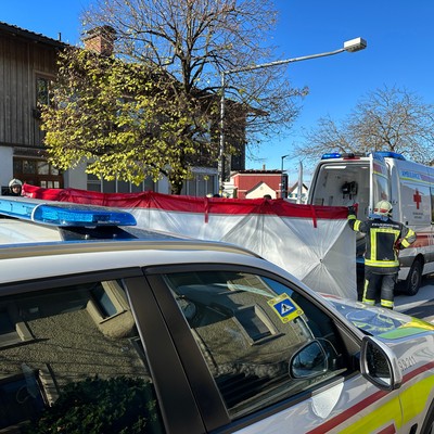 Einsatz 21 - 2023: t2 Röthis Walgaustraße [V.U mit Verletzten] Sichtschutz wird benötigt