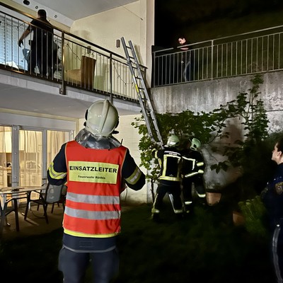 Einsatz 10: t2 Röthis Walgaustraße xy - Unterstützung Polizei - Person auf Balkon, Unterstützung bei Rettung erforderlich