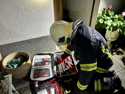 Einsatz 16: t2,r1 Klaus Sattelberg xy, Türöffnung medizinischer Notfall vermutet - meldet sich nicht mehr