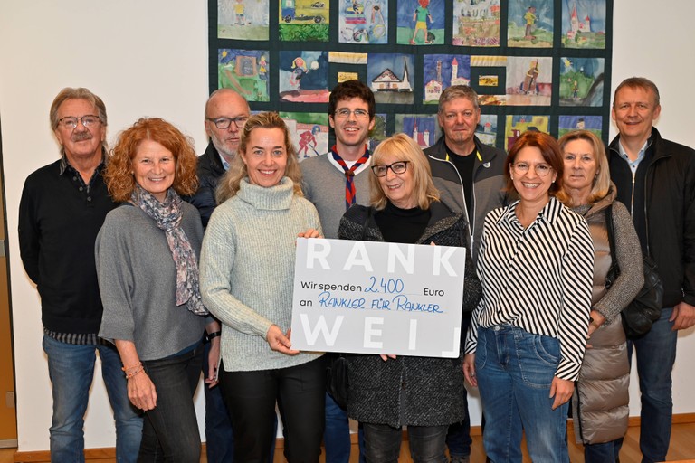 V.l.n.r.: Engelbert Steinlechner (Mohrenstammtisch), Annette Stemmer (Yogagruppe der Turnerschaft), Elmar Herburger (Mohrenstammtisch), Gemeinderätin Karin Reith vom Ausschuss Gesellschaft und Soziales, Stefan Mück von den Altpfadfindern, Hannelore Steinbichler, Klaus Senekowitsch (beide Mohrenstammtisch), Juliane Nigg-Unterthiner (Marktgemeinde Rankweil), Ruth Ammann und Martin Salzmann (Mohrenstammtisch) © MG Rankweil/Bernd Oswald