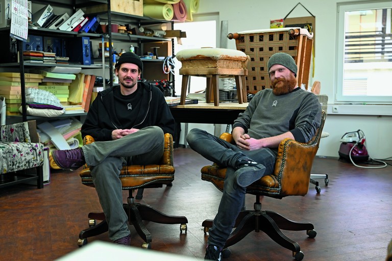 Sitzen gehört beim Philipp Kralj und Manuel Gehring zum Job ©Marktgemeinde Rankweil/Kevin Zimmermann
