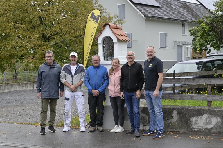 Handwerkszunft mit Gemeinderat Helmut Jenny und Gemeindearchivarin Stefanie Kollmann-Obwegeser © Marktgemeinde Rankweil