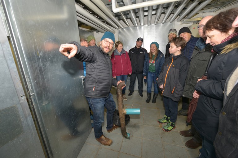 Besichtigung der Eismaschine bei der Gastra © Marktgemeinde Rankweil