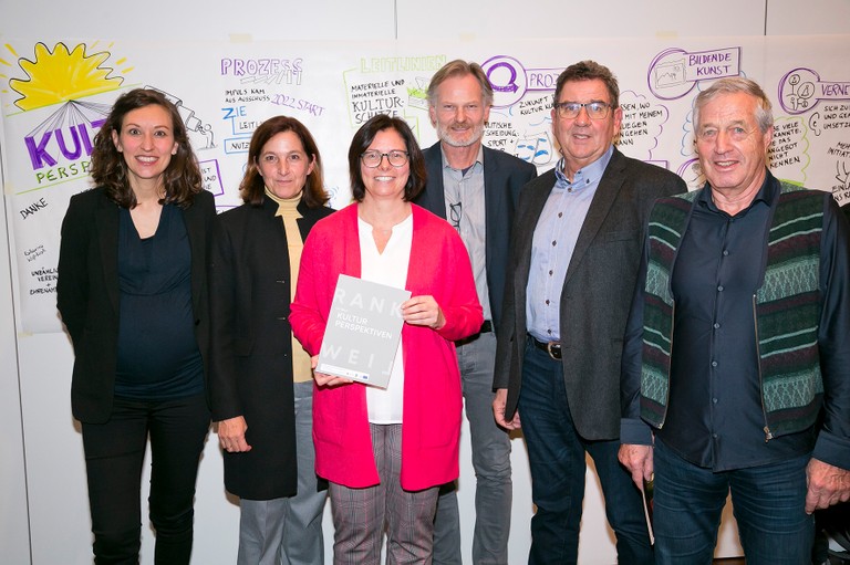 Das Kernteam (v.l.) Katharina Galehr, Natalie Wojtech, Kurt Bereuter, Helmut Jenny, Peter Fischer und mit Bürgermeistern Katharina Wöß-Krall (Bildquelle: Dietmar Mathis)