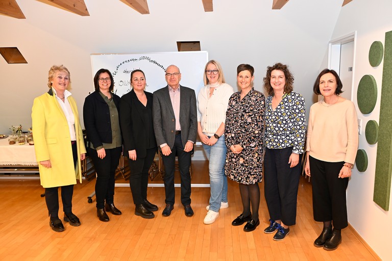 Das MOHI-Team freute sich gemeinsam mit Bürgermeisterin Katharina Wöß-Krall über die neuen Räume.