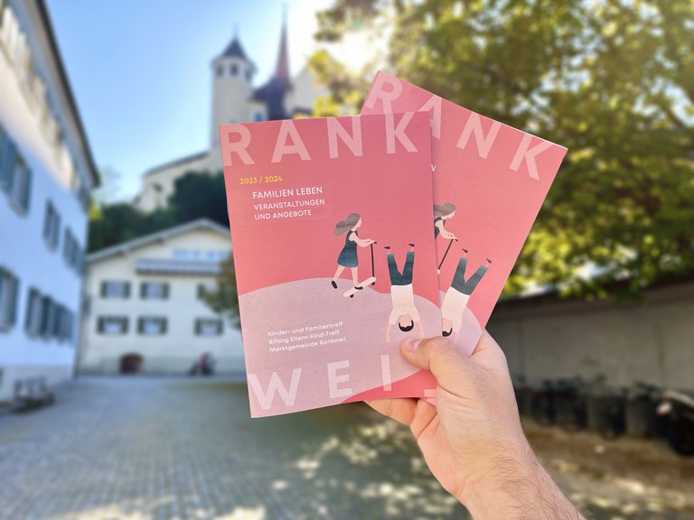 Die neue Broschüre "Familien leben" © MG Rankweil/ Zimmermann