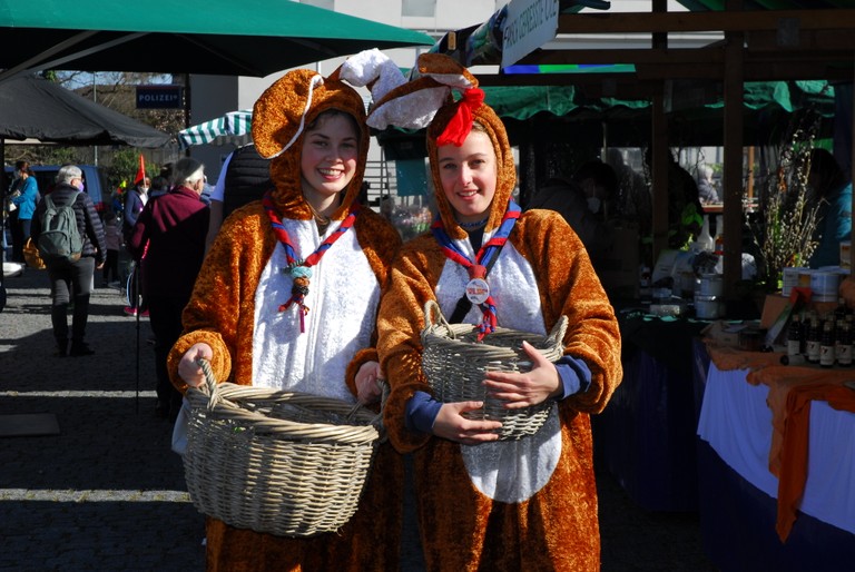 Pfadfinder verteilen Ostereier am Ostermarkt © Bernd Oswald/Marktgemeinde Rankweil