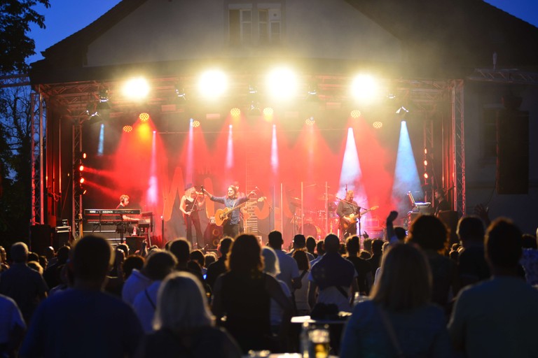 Die erste Halbzeit des Rankweiler Sommers hatte einiges zu bieten – unter anderem war Ray Wilson zu Gast am Marktplatz. © Altes Kino Rankweil / Bernd Oswald