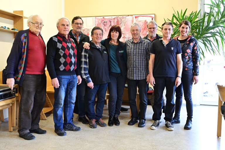 V.l.n.r.: Theodor Sinnstein, Werner Beiter, Günther Burtscher, Kurt Bell, Brigitte Bouchohioua, Peter Fischer, Anton Obwegeser, Thomas Dicker und Reparaturcafé-Initiatorin Patricia Gohm (MG Rankweil). Nicht auf dem Bild: Lothar Breuss, Norbert Strasser (Leiter Lebenshilfe-Werkstätte) © MG Rankweil/ Kevin Zimmermann