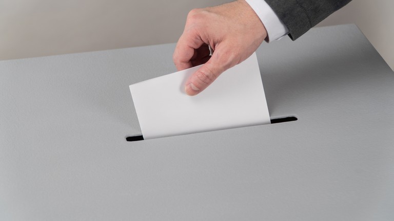 Symbolbild Wahlurne © freepik
