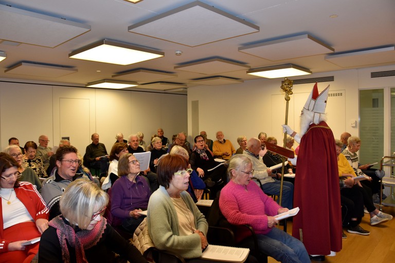 Zum Jahresabschluss besuchte der Nikolaus das „Offene Singen“ in Rankweil © Marktgemeinde Rankweil