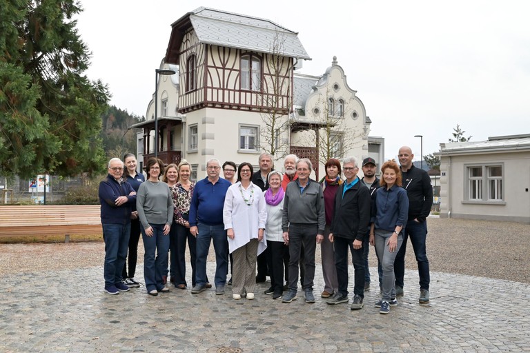 V.l: Paul Frick (Fröscha-Stammtisch), Alexandra Gabriel und Susanne Entner (Musik); Gemeindeärztin Magdalena Wöß, Gemeinderätin Karin Reith, Robert Krall, „Rankler für Rankler“-Koordinatorin Manuela Muhr, Bgm. Katharina Wöß-Krall, Lothar Breuß (Reparaturcafé), Angelika Krall, Werner Sonderegger, Künstler Martin Mittendorfer, Brigitte Bouchohioua (Reparaturcafé), Künstler Stefan Kresser, Marco Visintainer (Feuerwehr Rankweil), Annette Stemmer (Yogarunde der TS Rankweil) und Markus Mayr (Feuerwehr Rankweil) © Marktgemeinde Rankweil