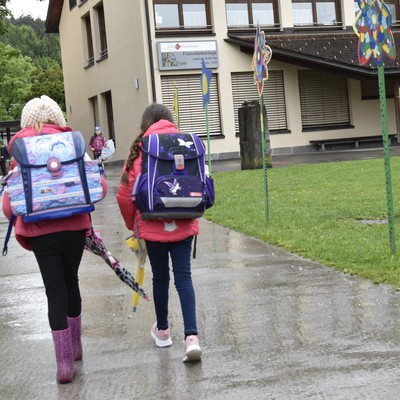 Den Schulweg zu Fuß bewusst erleben: Aktion School Walker geht in die nächste Runde