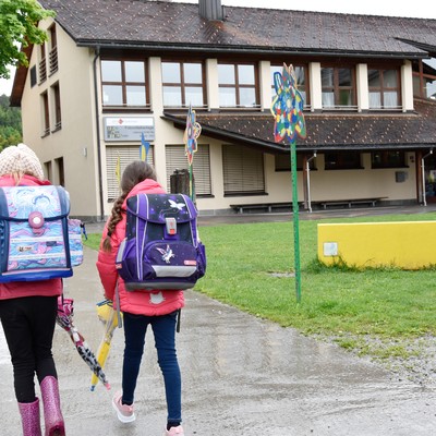 470 Kinder legen Schulweg zu Fuß zurück
