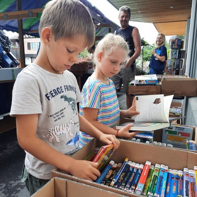 Bücherflohmarkt (12).jpg