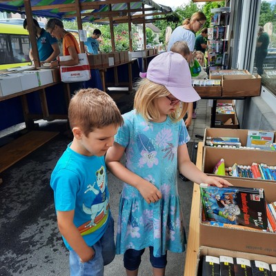 Bücherflohmarkt (13).jpg