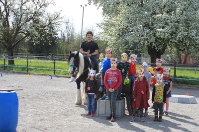 Besuch Pony-Bande_12.04.2022_©_Stadt Feldkirch.jpg
