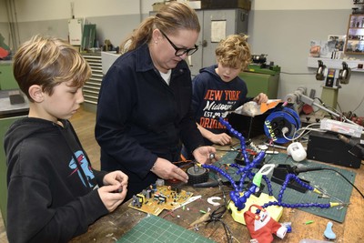 Roboterbau - Upcycling (7) © Norbert Preg