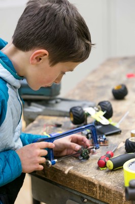 Roboterbau - Upcycling (14) © Dietmar Mathis