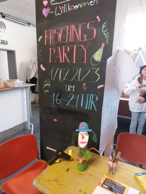 Faschingswerkstatt im Jugendtreff Plane © Angelika Frick (5).jpeg