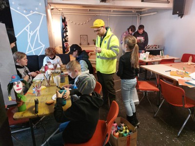 Faschingswerkstatt im Jugendtreff Plane © Angelika Frick (6).jpeg
