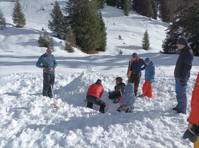 Iglu bauen Laterns (5).jpg