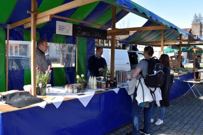 Suppenpräsentation der Frühlingssuppe © Marktgemeinde Rankweil.JPG
