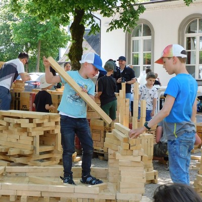 Weltspieltag: Bunter Spielereigen am Marktplatz