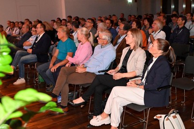 Wirtschaft im Gespräch © Bernd Oswald _ MG Rankweil (30).jpg